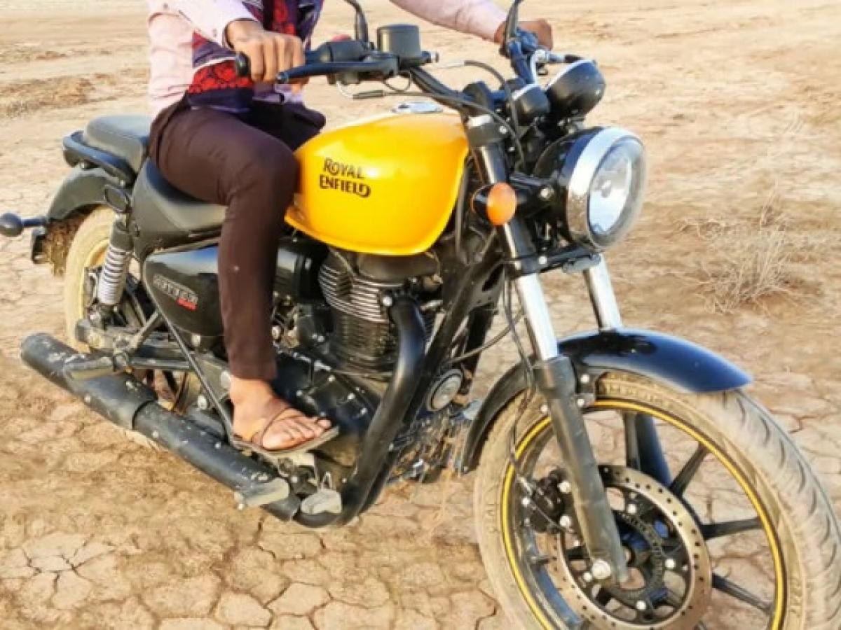 Royal enfield online classic 350 yellow